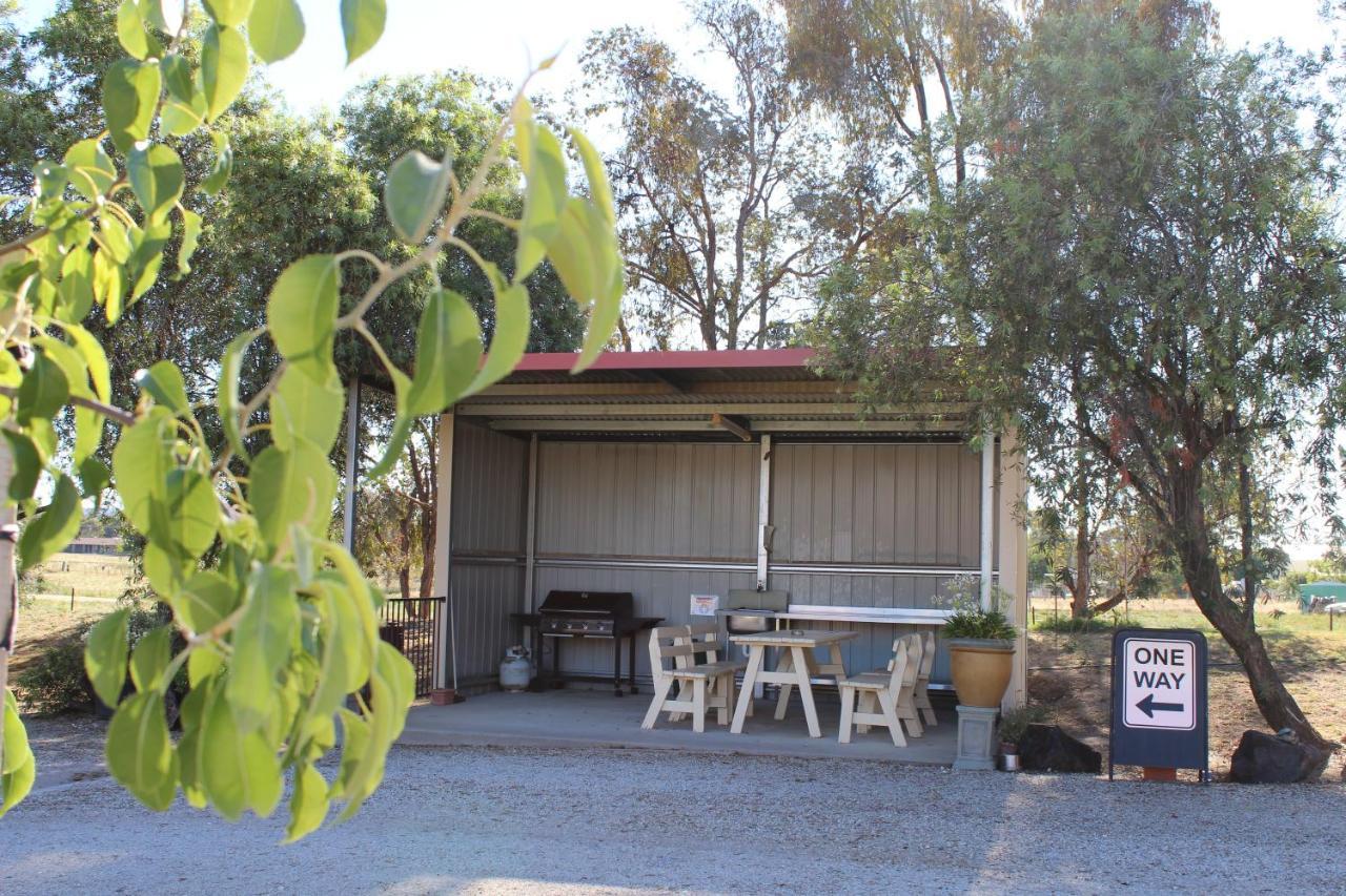 Lydoun Motel Chiltern Exterior photo